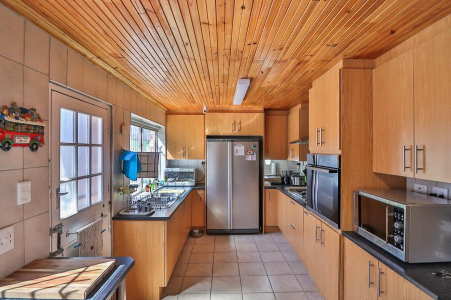 4 Bedroom Property for Sale in De Kelders Western Cape